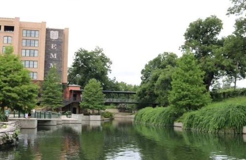 Mahncke Park Apartment | Remodeled Modern 1BR 1BA Apt Near Downtown 5min Pearl