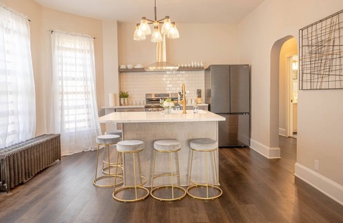 Valparaiso House | Remodeled Modern 3BR Condo just steps from downtown Valparaiso