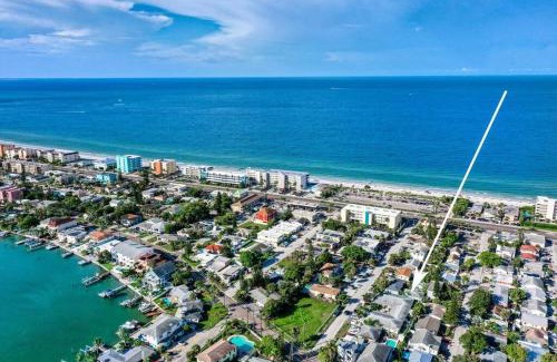 Madeira Beach Apartment | Remodeled Pet Friendly Condo, 1 Block to Beach Access, Walkable to Restaurants! Fall Promo for Mondays & Thursdays!