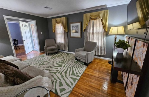 Memphis House | Remodeled Spacious 5BR near Elvis Presley' Graceland