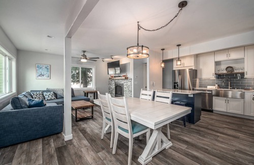 Steamboat Springs House | Remodeled TH Near Mtn-Pool-Hot Tub-Steps to Free Bus/Core Trail + New Grill-W/D in Unit-Immaculate