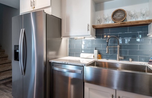 Steamboat Springs House | Remodeled TH Near Mtn-Pool-Hot Tub-Steps to Free Bus/Core Trail + New Grill-W/D in Unit-Immaculate