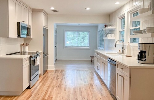 Port Huron Apartment | Remodeled Upstairs Apart. with Lake Views, Half Mile to Beaches, Prime Location