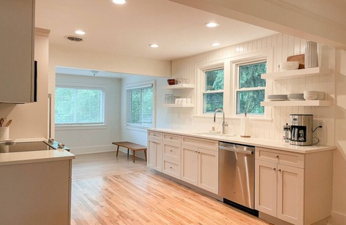 Port Huron Apartment | Remodeled Upstairs Apart. with Lake Views, Half Mile to Beaches, Prime Location