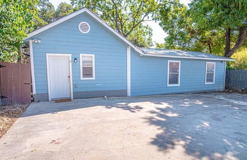 Five Points Apartment | Remodeled Vintage Charm 1BR/1BA Apt Close to DT