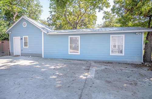 Five Points House | Remodeled Vintage Charm 1br/1ba Apt Close to DT