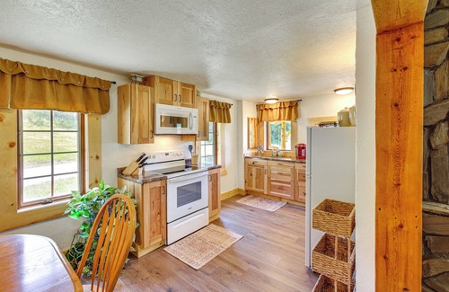 Custer Cabin | Remote Custer Cabin w/Fire Pit & Near State Park!