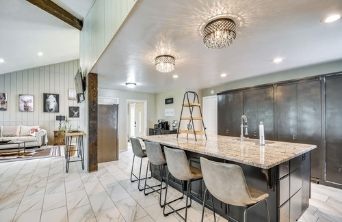 Dalhart House | Remote Texas Retreat: Hot Tub, Deck, Grill!