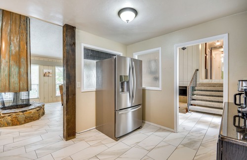 Dalhart House | Remote Texas Retreat: Hot Tub, Deck, Grill!