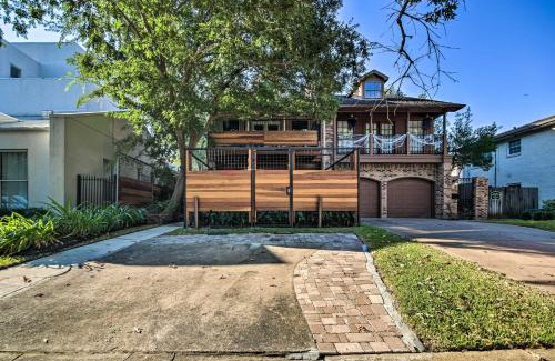 Boulevard Oaks House | Remote-Work Friendly Houston Home with Backyard!