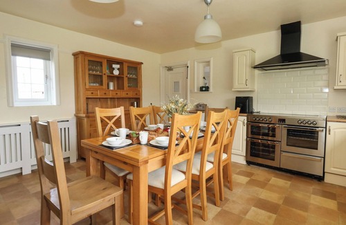 Corfe Cottage | REMPSTONE FARMHOUSE, pet friendly, with hot tub in Corfe Castle
