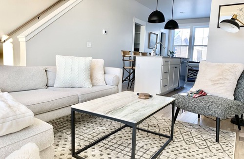 Billings House | Ren's Timeless Townhouse