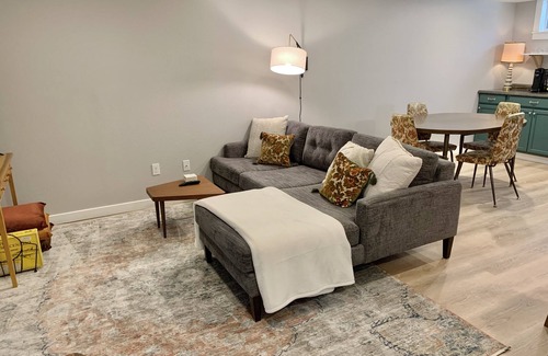 Billings Apartment | Ren's Vintagey Basement Abode, between colleges and minutes to hospitals