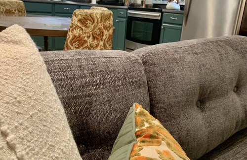 Billings Apartment | Ren's Vintagey Basement Abode, between colleges and minutes to hospitals