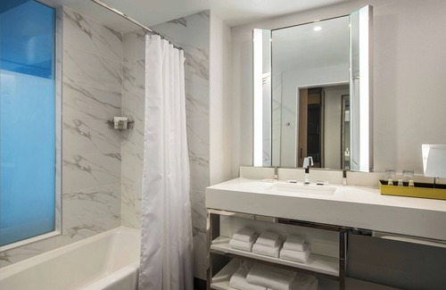 College Park Hotel | Renaissance Atlanta Airport Gateway Hotel