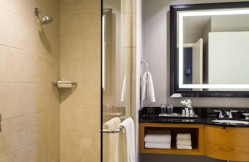 O'Hare Hotel | Renaissance Chicago O'Hare Suites Hotel