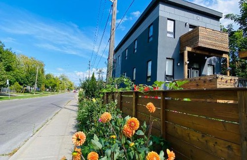 Oakridge Apartment | Renaissance II Suite 3 bedroom apartment a room space share
