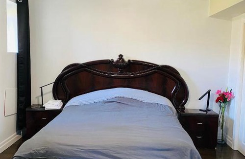Oakridge Apartment | Renaissance II Suite 3 bedroom apartment a room space share