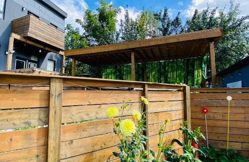 Oakridge Apartment | Renaissance II Suite 3 bedroom apartment a room space share