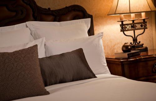 South Tulsa Hotel | Renaissance Tulsa Hotel & Convention Center