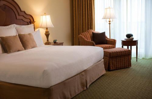 South Tulsa Hotel | Renaissance Tulsa Hotel & Convention Center