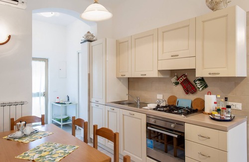 La Spezia House | Renata Holiday Home - Holidays & Tourism in La Spezia - Ampio giardino esterno