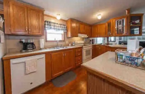 Benton House | Rend Lake Lodge, short and long term rental, utilities included. ￼