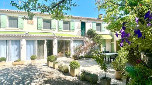 Cheval-Blanc House | Rendez-vous en Provence -10 personnes- duo de gîtes- piscine privée - clim