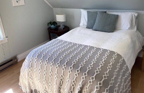 Kiersteadville Cottage | ReNEWd Rest Cottage