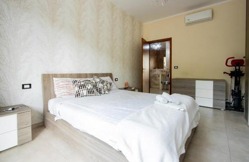Mirafiori Apartment | [Reni House]-Bright apartment+free park