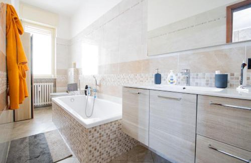 Mirafiori Apartment | [Reni House]-Bright apartment+free park