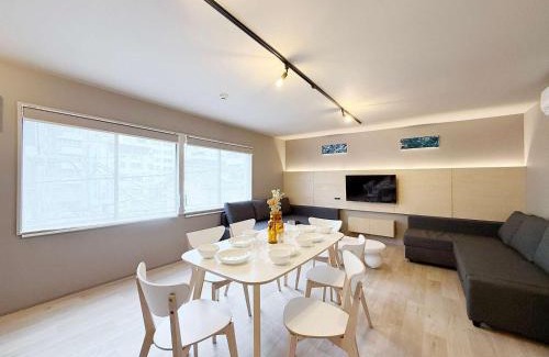 Hiroshima City Centre Apartment | Reno bld - Modern 2-Story Apt Near Peace Park Sleeps 10