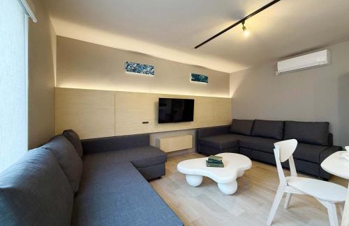 Hiroshima City Centre Apartment | Reno bld - Modern 2-Story Apt Near Peace Park Sleeps 10