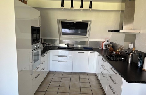 Plouneour-Trez House | Renovated house on the seafront. 3-minute walk from the beach. Ideal for families.