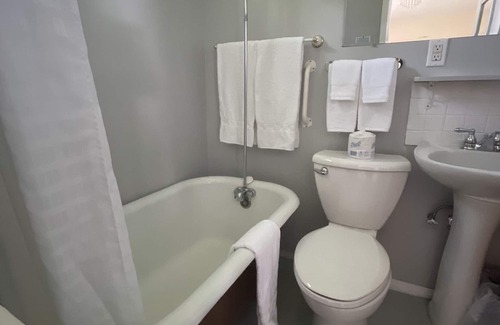 Salmo Hotel | Reno Motel
