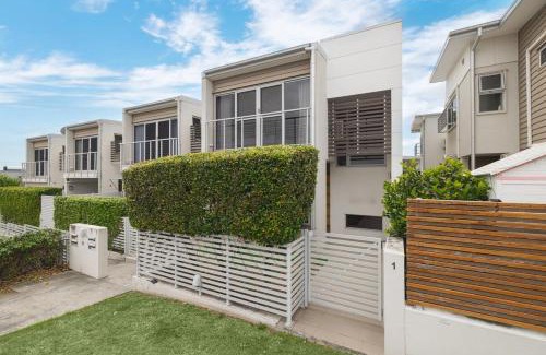 Morningside House | Renov Peaceful 3BR Morningside Gem: Cozy Retreat