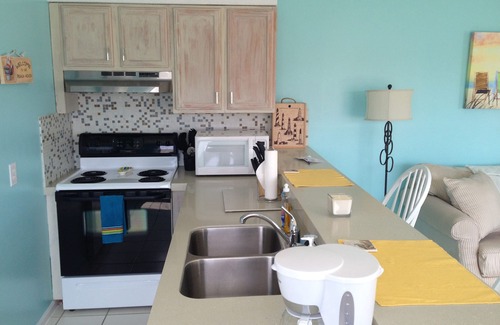 North Carolina Coast Condo | Renovated, 1 BR 1.5 Bath Condo steps from the Ocean