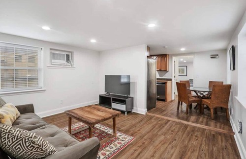 Faubourg Delassize House | Renovated 1BD Steps to St Charles Ave & Street Car