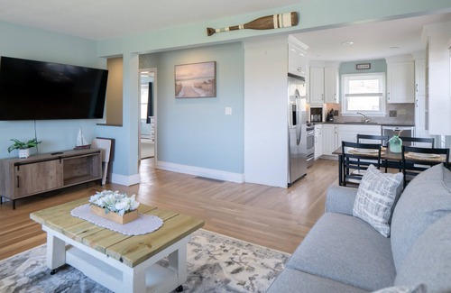 Middletown House | Renovated 2 Bed Private Home Newport-Middletown Sleeps 6