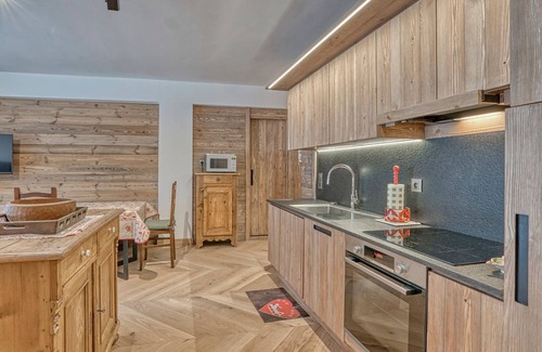 Le Planellet Apartment | Renovated 2-Bedroom Apartment in Megève Centre with Balcony, Fireplace, and Covered Parking