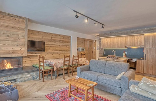 Le Planellet Apartment | Renovated 2-Bedroom Apartment in Megève Centre with Balcony, Fireplace, and Covered Parking