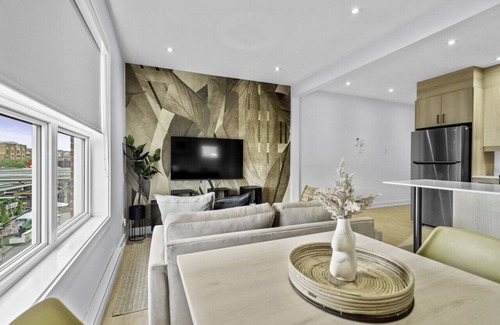 Rosemont-La Petite-Patrie Apartment | Renovated 2-Bedroom Haven by Jean Talon Market