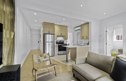 Rosemont-La Petite-Patrie Apartment | Renovated 2-Bedroom Haven by Jean Talon Market