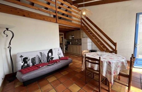 La Remigeasse Apartment | Renovated 2-Room House, 350m from Beach, Private Garden, Parking, Sleeps 4