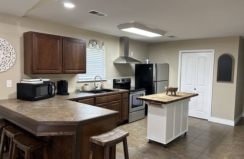 Springfield House | Renovated 2br in Springfield - close to Natalbany River