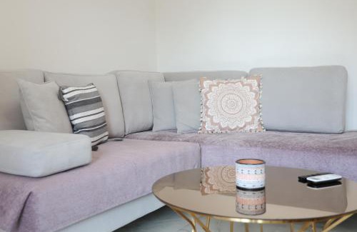 Qender Apartment | Renovated 2BR Retreat Near the Beach