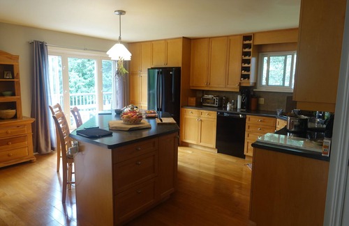Mulmur House | Renovated 3 bedroom house with views of lake