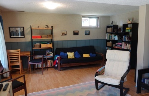 Mulmur House | Renovated 3 bedroom house with views of lake
