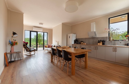 Salkhino House | Renovated 3-bedroom House in Nature | Iskia Estatenn