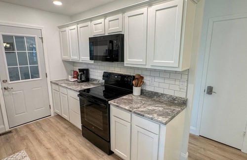 Muncie House | Renovated 3 BR 2 Ba Entire Home with GAME ROOM! 5 Minutes to Ball State!